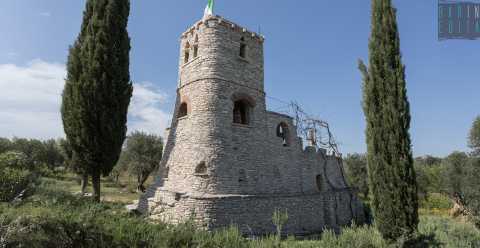 Toritto, la "Torre degli Spiriti": quel piccolo castello costruito da un solo uomo con le sue mani